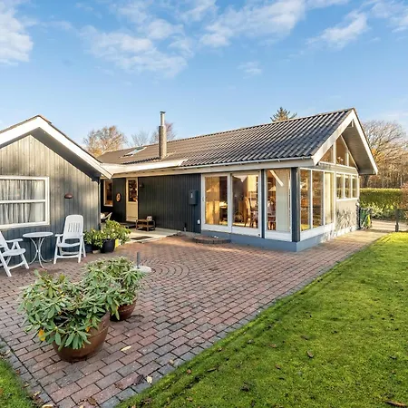 Lovely In Scenic Surroundings Only 300 Meters From The Fjord Сasa de vacaciones *