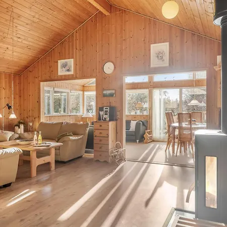 Lovely In Scenic Surroundings Only 300 Meters From The Fjord