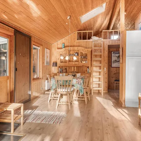 Lovely In Scenic Surroundings Only 300 Meters From The Fjord * Roslev