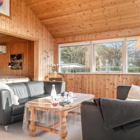 Lovely In Scenic Surroundings Only 300 Meters From The Fjord Сasa de vacaciones Roslev
