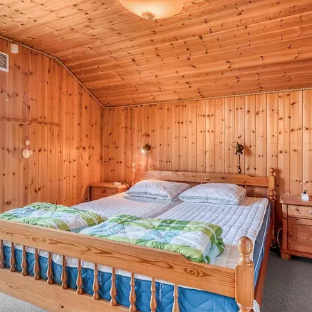 Сasa de vacaciones Lovely In Scenic Surroundings Only 300 Meters From The Fjord *