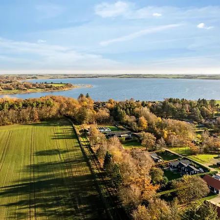 Lovely In Scenic Surroundings Only 300 Meters From The Fjord * Roslev