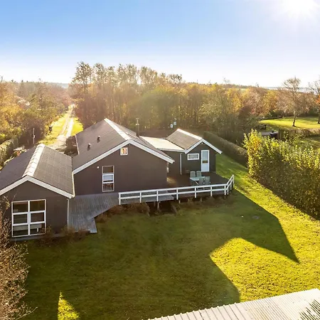 Lovely In Scenic Surroundings Only 300 Meters From The Fjord